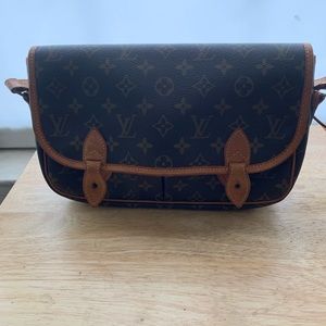 LOUIS VUITTON GIBECIERE MM